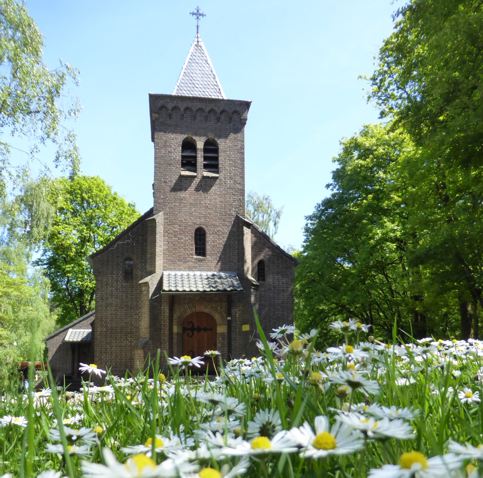 De kapel op begraafplaats Assel