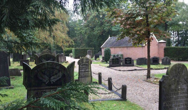 Uitvaart Brummen. Begraafplaats Hall